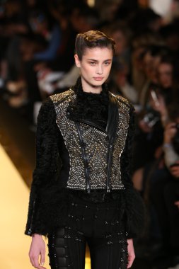 Herve Leger Max Azria defile tarafından