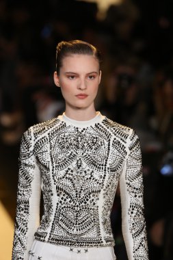 Herve Leger Max Azria defile tarafından