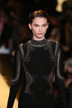 Herve Leger Max Azria defile tarafından