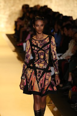 Herve Leger Max Azria defile tarafından