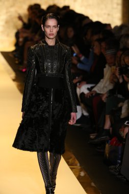 Herve Leger Max Azria defile tarafından