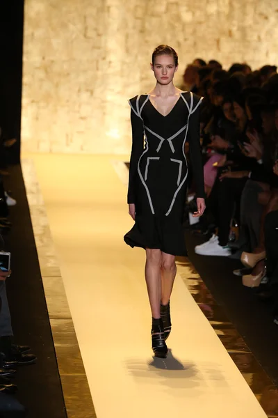 Herve Leger by Max Azria fashion show — Stock Photo, Image