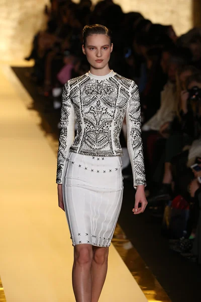 Herve Leger Max Azria defile tarafından — Stok fotoğraf