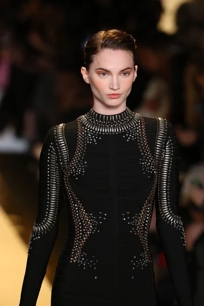 Herve Leger door Max Azria modeshow — Stockfoto