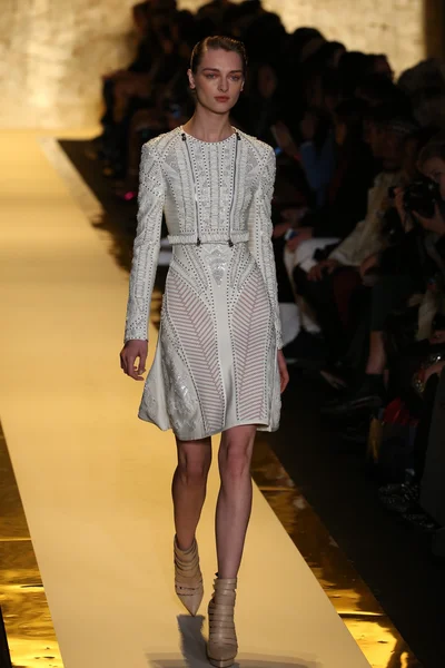 Herve Leger da Max Azria sfilata di moda — Foto Stock