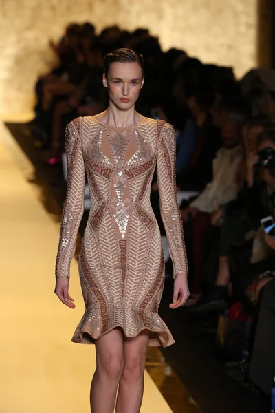 Herve Leger por Max Azria desfile de moda —  Fotos de Stock