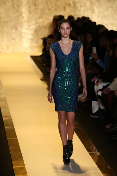 Herve Leger by Max Azria fashion show — Stock Photo, Image