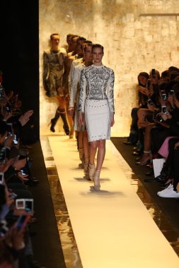Herve Leger Max Azria defile tarafından