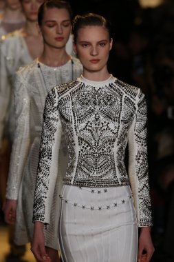 Herve Leger Max Azria defile tarafından