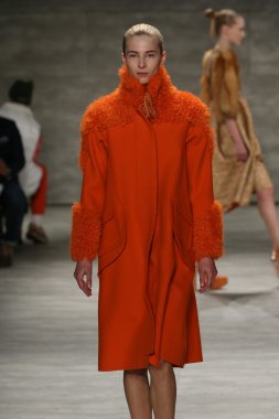 Oğlum Jung Wan defileye Mercedes-Benz Moda Haftası sırasında