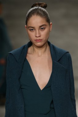 Oğlum Jung Wan defileye