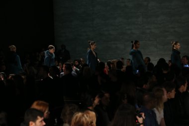 Oğlum Jung Wan defileye