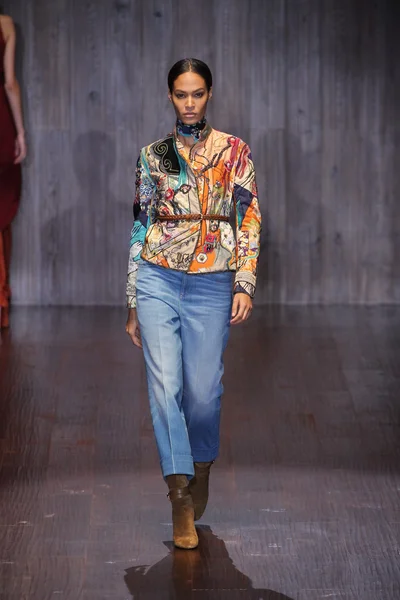 Gucci als een deel van Milaan Fashion Week weergeven — Stockfoto