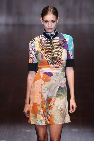 Espectáculo de Gucci como parte de la Semana de la Moda de Milán — Foto de Stock