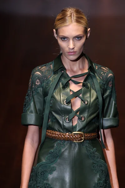 Anja Rubik during the Gucci show — Stock Photo, Image