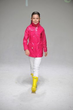 Petiteparade çocuklar moda haftası, yağ ve su önizleme