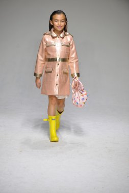 Petiteparade çocuklar moda haftası, yağ ve su önizleme