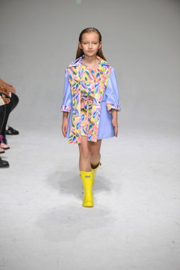 Petiteparade çocuklar moda haftası, yağ ve su önizleme