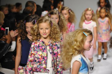 IMOGA önizleme petiteparade çocuklar moda haftası