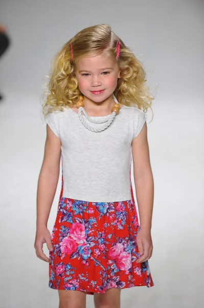 Podgląd na petiteparade Kids Fashion Week — Zdjęcie stockowe