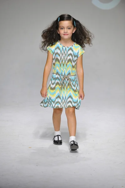Vorschau auf petiteparade kids fashion week — Stockfoto