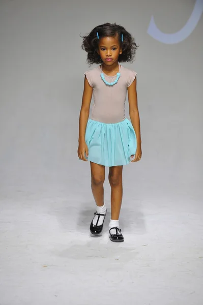 Preview at petitePARADE Kids Fashion Week — Stock Photo, Image