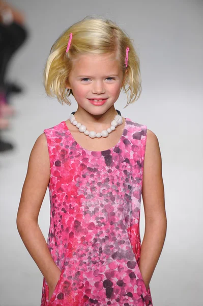 Preview at petitePARADE Kids Fashion Week — Stock Photo, Image