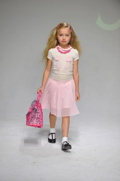 Vorschau auf petiteparade kids fashion week — Stockfoto