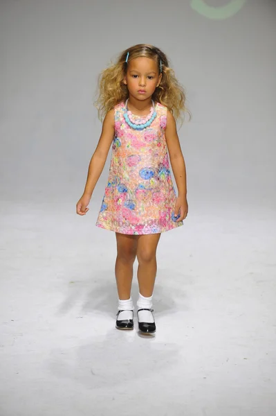 Podgląd na petiteparade Kids Fashion Week — Zdjęcie stockowe