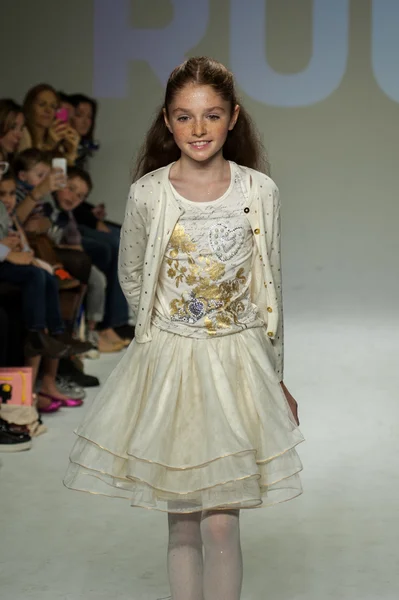 Visualização de ruum no petitePARADE Kids Fashion Week — Fotografia de Stock