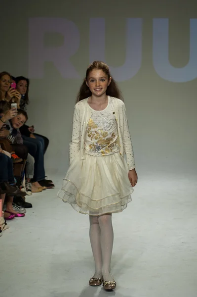 Anteprima Ruum alla petitePARADE Kids Fashion Week — Foto Stock