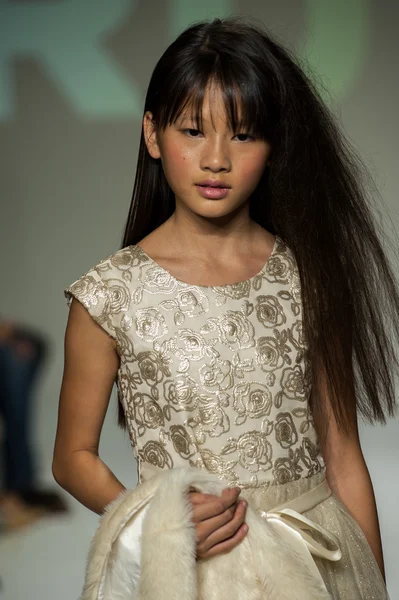 Vista previa de Ruum en petitePARADE Kids Fashion Week —  Fotos de Stock