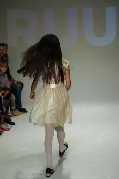 Ruum náhled na petiteparade děti Fashion Week — Stock fotografie