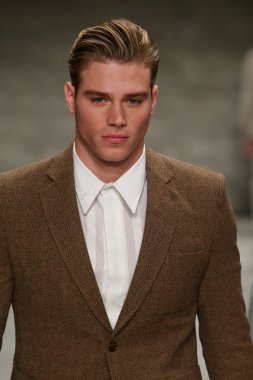 Sergio Davila defile