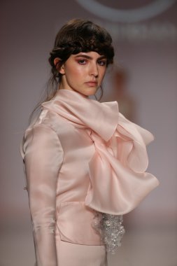 Ly Qui Khanh New York Life moda gösterisi