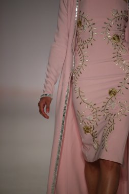 Ly Qui Khanh New York Life moda gösterisi