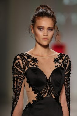 Dany Tabet, New York Life moda göstermek