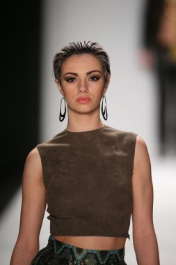 Bay Triple X tasarımı sanat kalpler moda göstermek