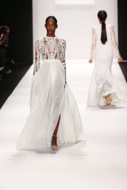 Walter Mendez tasarımı sanat kalpler moda göstermek