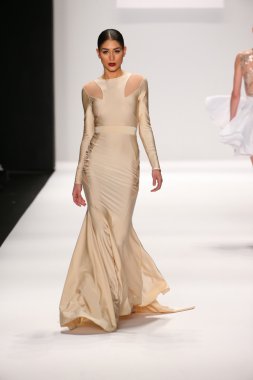 Walter Mendez tasarımı sanat kalpler moda göstermek