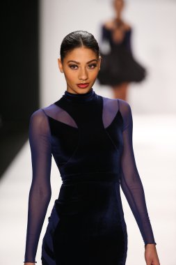 Walter Mendez tasarımı sanat kalpler moda göstermek