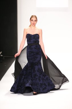 Walter Mendez tasarımı sanat kalpler moda göstermek