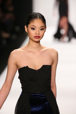 Walter Mendez tasarımı sanat kalpler moda göstermek