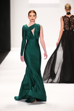 Walter Mendez tasarımı sanat kalpler moda göstermek