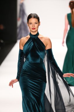 Walter Mendez tasarımı sanat kalpler moda göstermek