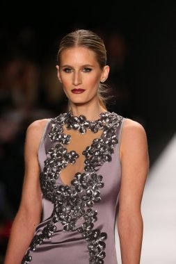 Walter Mendez tasarımı sanat kalpler moda göstermek