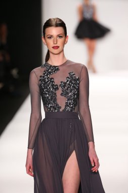 Walter Mendez tasarımı sanat kalpler moda göstermek