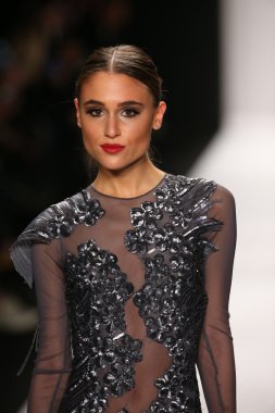 Walter Mendez tasarımı sanat kalpler moda göstermek