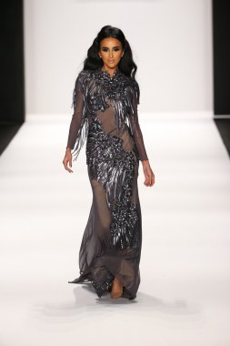 Walter Mendez tasarımı sanat kalpler moda göstermek