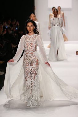Walter Mendez tasarımı sanat kalpler moda göstermek